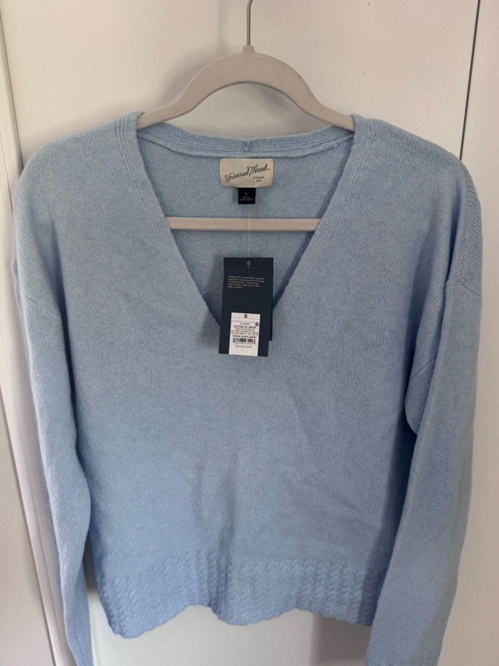 Universal threads Light Blue V-Neck Sweater - Women's